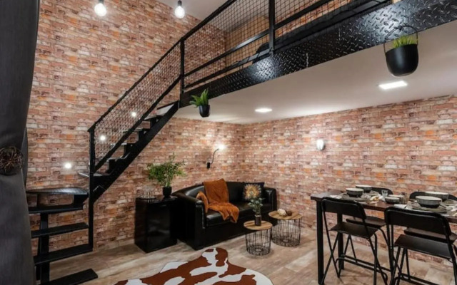 Very stylish and central AC apartment