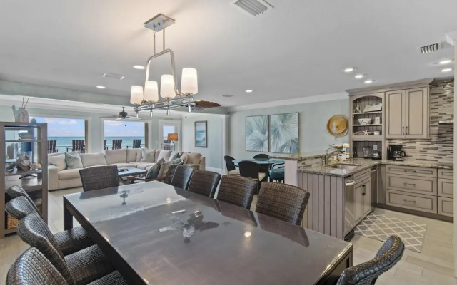 Green Reef #7- Emerald Horizon