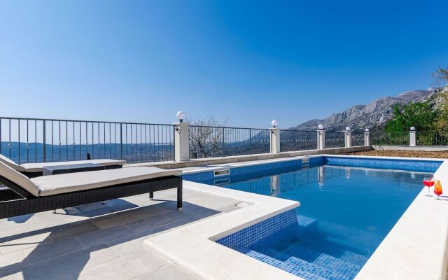 Luxurious Villa in Gruda With Pool