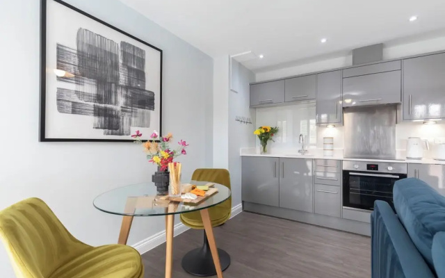 Elliot Oliver- Charming 1 Bed Apartment