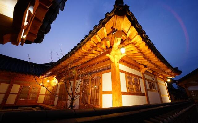 Jeonju Hanok Maeul Sukbak Deomeomoom