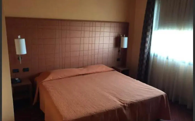 Laghi Room Only