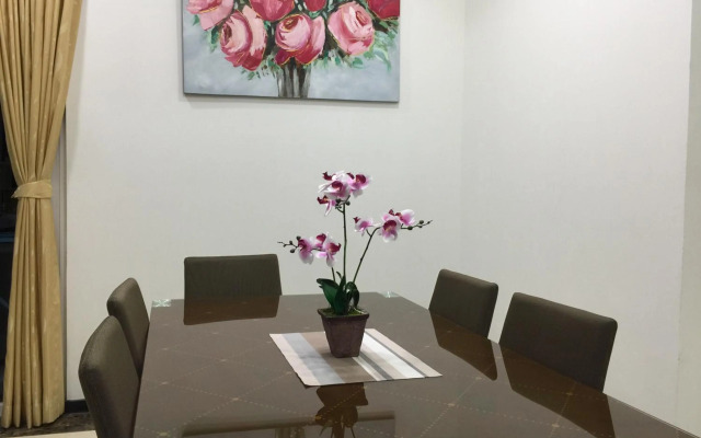 2775 sqf Sunset Luxury Condo