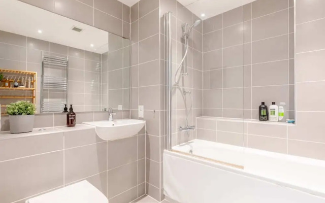 Funky 1BD High-rise Flat W/city Views, Angel!