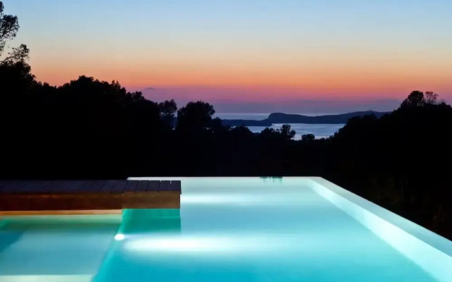 Beautiful Villa in Inviting Space