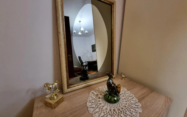 Tsar Simeon, 2 bedroom, living room and fireplace