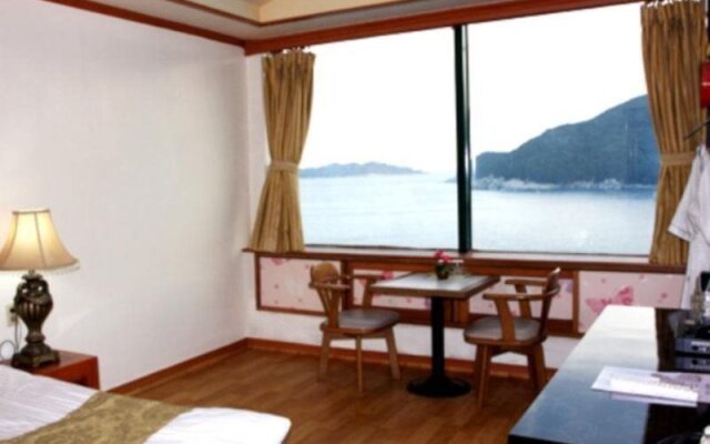 Goodstay Jangseungpo Beach Hotel