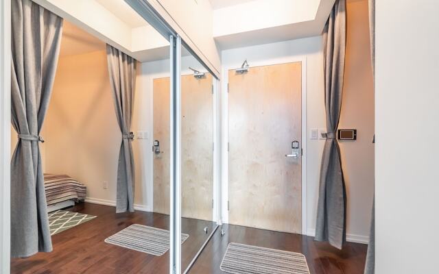 GLOBALSTAY. Maple Leaf Square