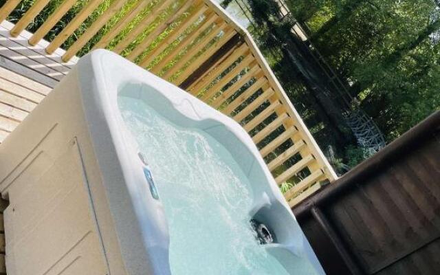 Otter 4 Hot Tub - HuntersMoon-Warminster-Bath-Salisbury