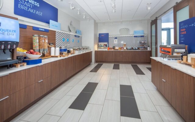 Holiday Inn Express & Suites Chico by IHG