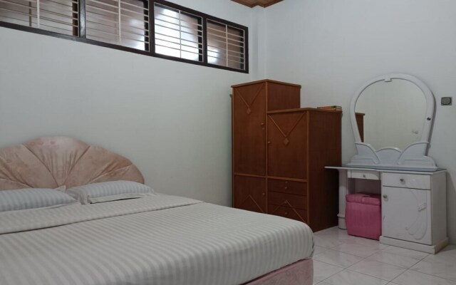 OYO 93706 Penginapan Syariah Hj. Kenan