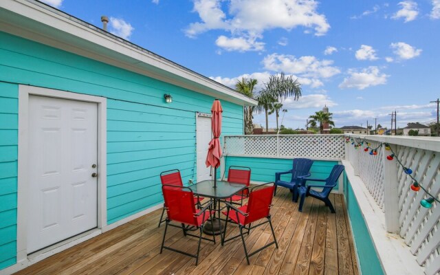 The Turquoise Turtle 4 Bedroom Home