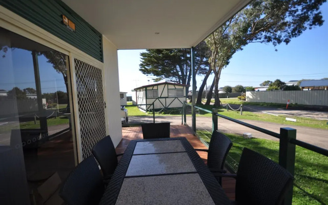 Dylene Caravan Park - 2 Br Family Cabin With Air