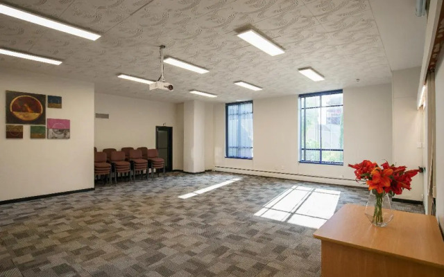 Kiwi International Hotel