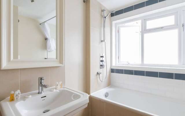 Lovely 1-bed Flat in Fulham Close to Tube!