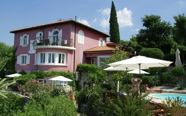Welcoming Bungalow on Beach in Kraljevica