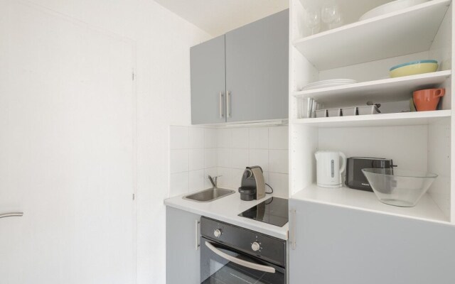 Studio With a Courtyard Place Gambetta
