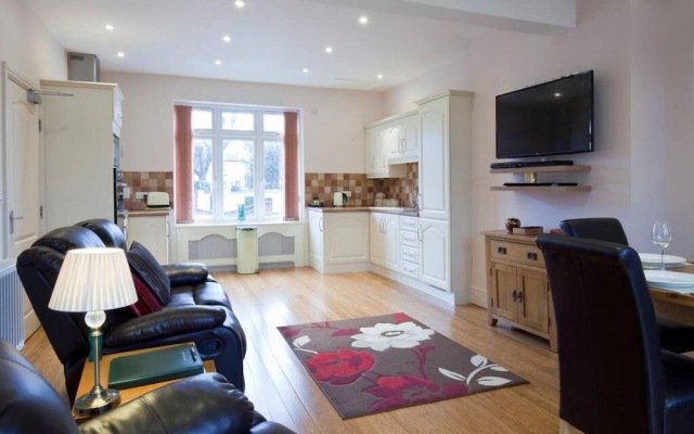 Sapphire - Spacious Apartment Near the Sea