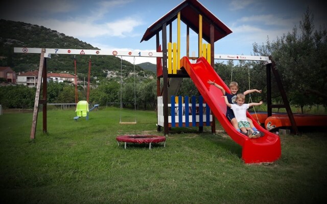 Villa Solo, Luxury Family app in Nature Park