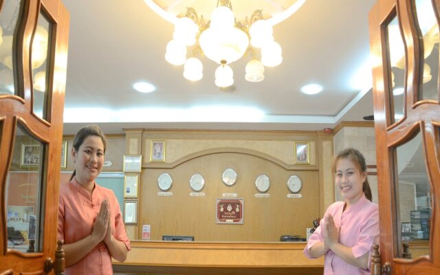 Submukdaphoomplace Hotel