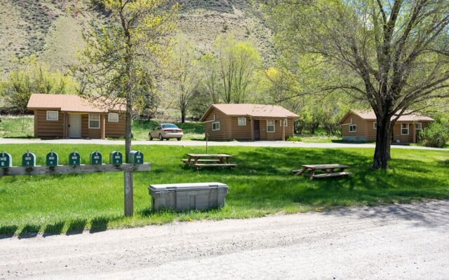 Yellowstone Hot Spring Cabins