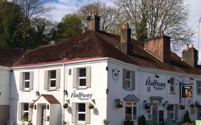 The Halfway House Pub and Kitchen