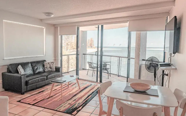 La Promenade Apartments