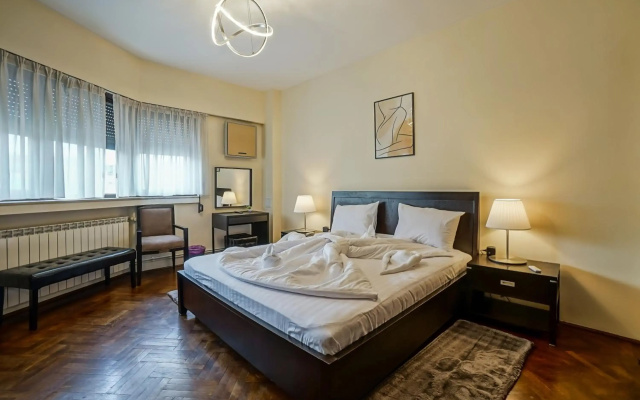 Lovely - 3 Bdr. Serviced Apartment In Old Town