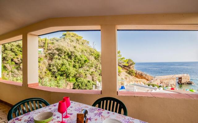 Stecchi three-room beach front 5 beds-Casa Stecchi