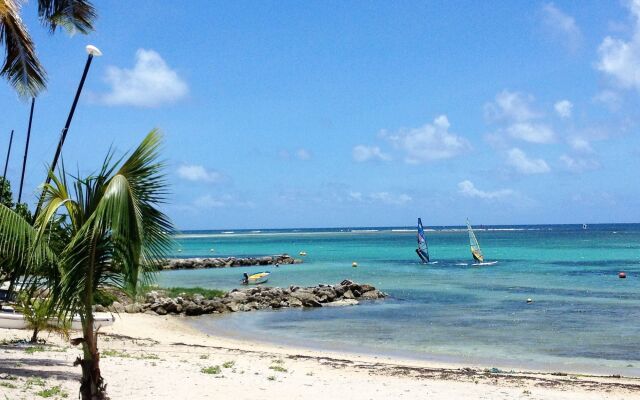Ti. Maanga vue mer et pieds dans l'eau