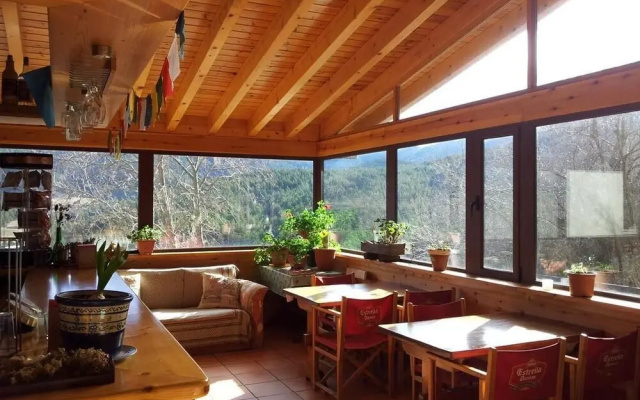 Hostal Xalet Refugi Pere Carné - Hostel