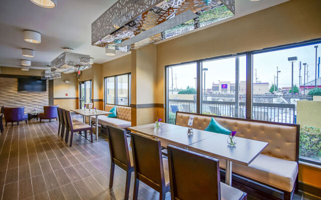 Holiday Inn Express Memphis East I-240