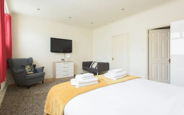 Platinum Apartment Mornington Crescent 9986