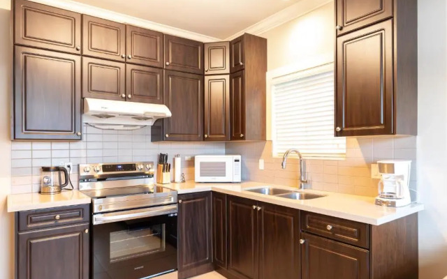 Rare Find Exquisitely New Quiet & Safe Skytrain Home