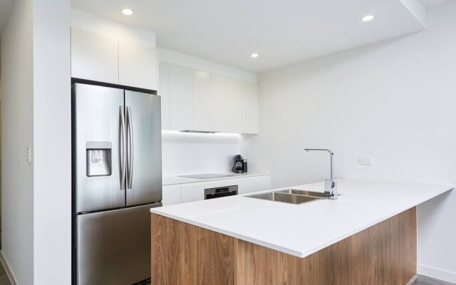 Luxurious 2bed 2bath APT With Parking@southport
