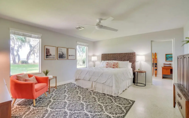 Luxe Waterfront Oasis w/ Dock - Direct Lake Access