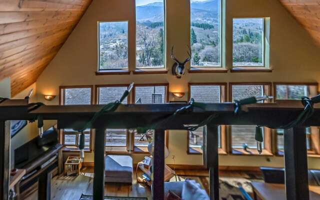 Sunset Chalet - 2600 Sq.ft. Multi-seasonal Retreat