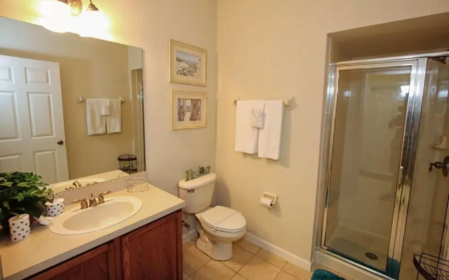 2633 Trafalgar Village