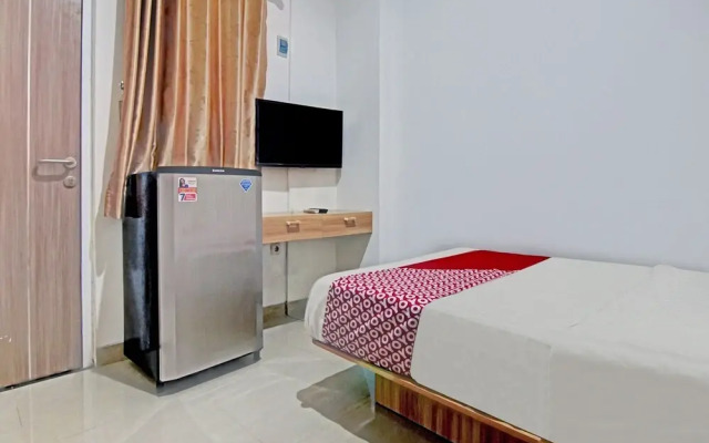 OYO 90432 Family Residence