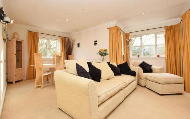 Luxury top floor 2BD Apartment Apsley