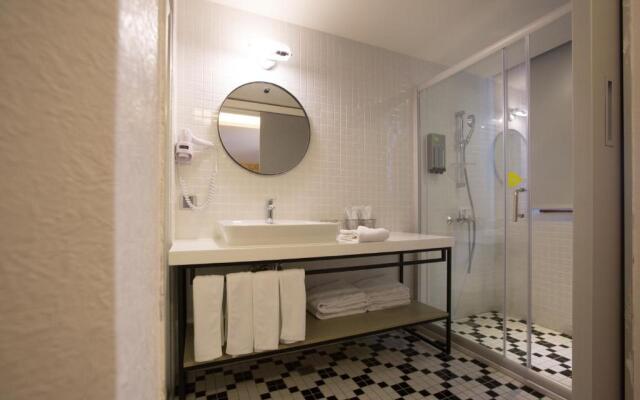 Light Hostel