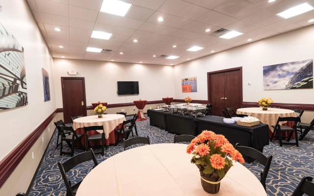 DoubleTree by Hilton St. Louis Forest Park