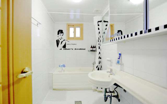 The Blossom Yeonnam Guesthouse