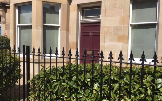 South Edinburgh 3 Bedroom Apartment With Garden