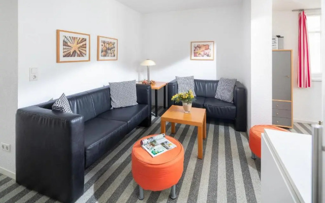 Admiral's Kap Lounge 1