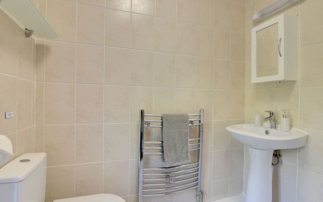 Restful Holiday Home in Glandwr near River