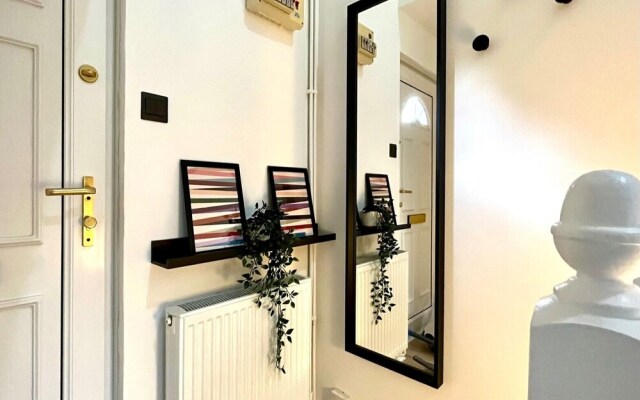 Charming Home Near Gatwick Airport