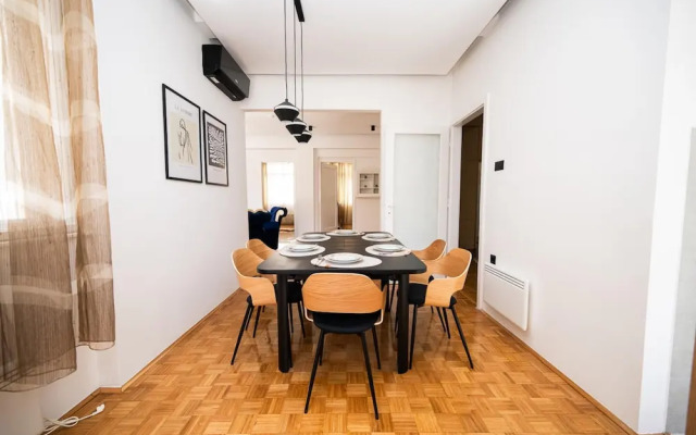 Design 150m2 Three-bedroom Apartment - Main Street