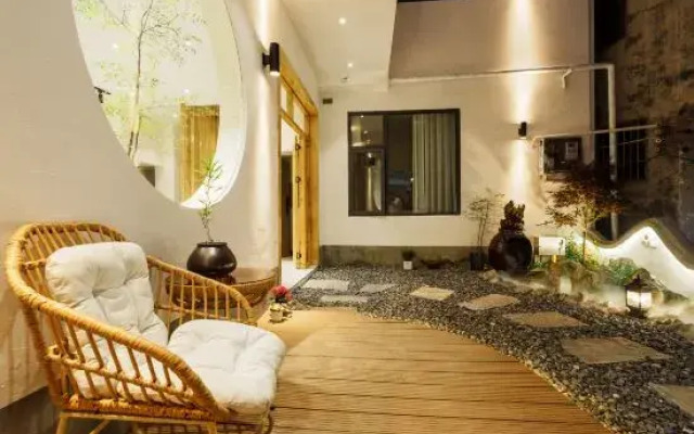 Jiavan luxury light hostel -PhoenixeOld CitycShopshEnglishlish