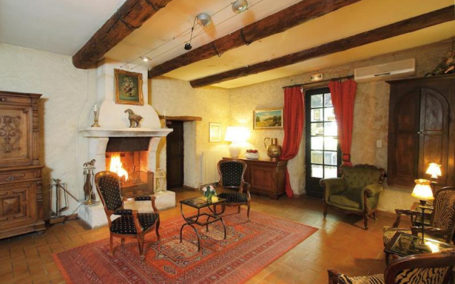 Logis Hostellerie Domaine De La Reynaude
